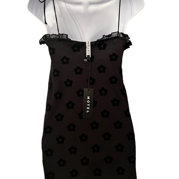 🍒Princess Polly Kaisila Black Daisy Dress - NWT - Size XS🍒 - Picture 5 of 7